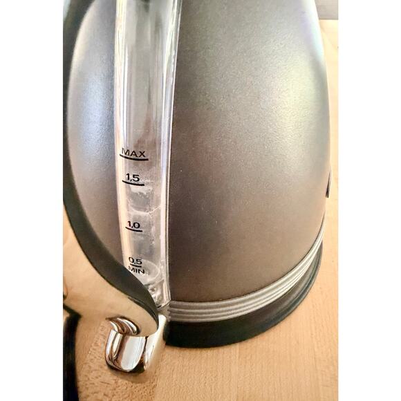 DELONGHI ELECTRIC WATER KETTLE - Picture 4 of 8